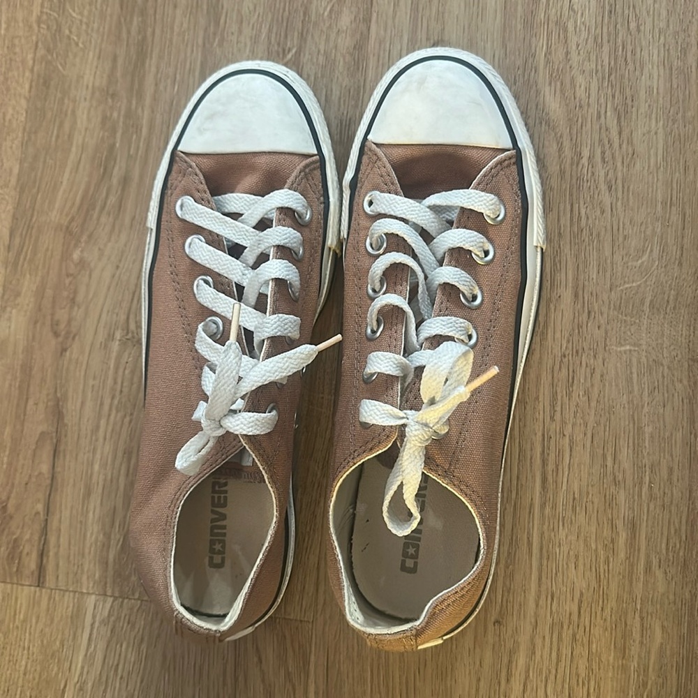Converse Chuck Taylor Tan Canvas Low Top Sneaker women’s 8 men’s 6